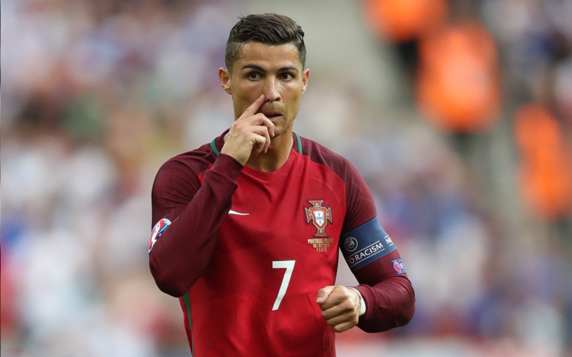 AYX体育官网-C罗助攻绝杀成为全场最闪耀球星，c罗绝活